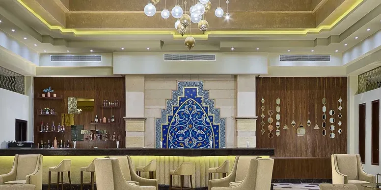 Restaurants & Bars